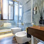 Station, Luxury & Modern With Comfort!