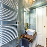 Station, Luxury & Modern With Comfort! 公寓