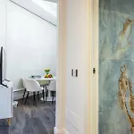 Station, Luxury & Modern With Comfort! 公寓