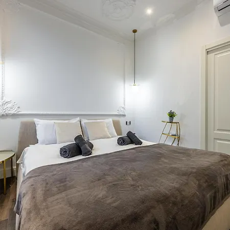Station, Luxury & Modern With Comfort! Daire *