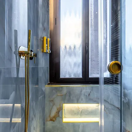 Daire Station, Luxury & Modern With Comfort! *