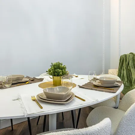 Station, Luxury & Modern With Comfort!
