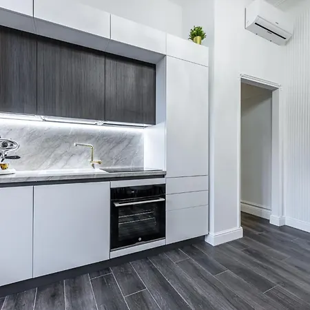 Station, Luxury & Modern With Comfort! *